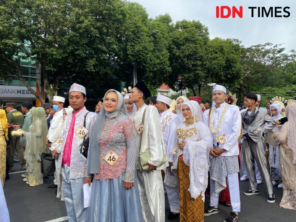 Resepsi Akbar Nikah Massal, 330 Pasangan Diarak ke Balai Kota Surabaya