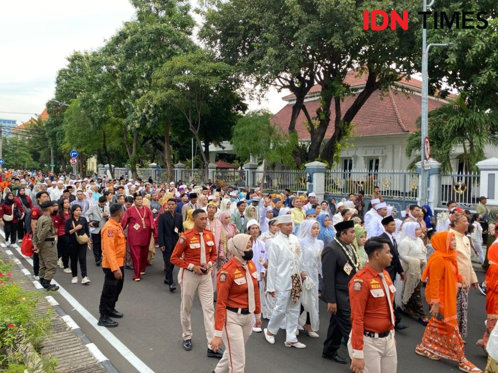 Resepsi Akbar Nikah Massal, 330 Pasangan Diarak ke Balai Kota Surabaya