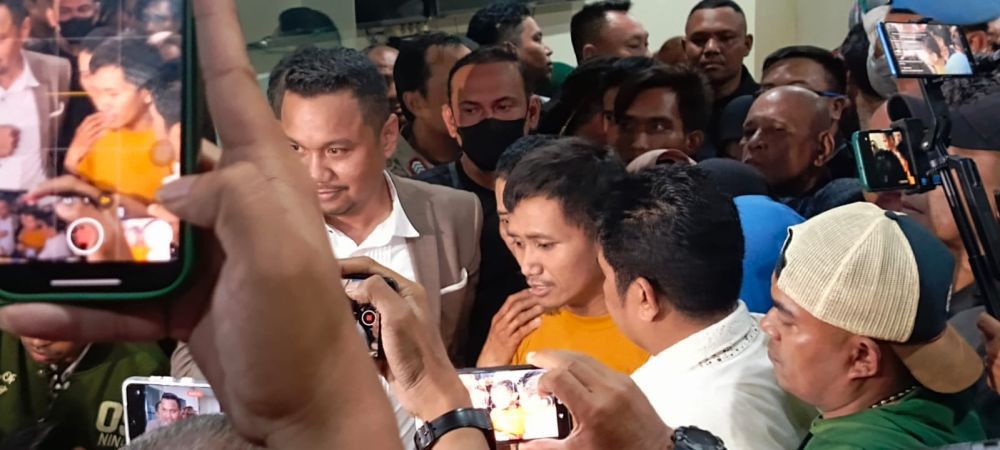 Pegi Setiawan Dibebaskan dari Tahanan oleh Polisi Malam Hari 