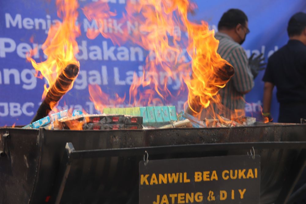 Bea Cukai Jateng Musnahkan 25,1 Juta Batang Rokok Ilegal dan Miras