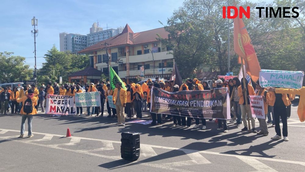 Unjuk Rasa Mahasiswa UNM, Sebut Komersialisasi Kampus Menyiksa