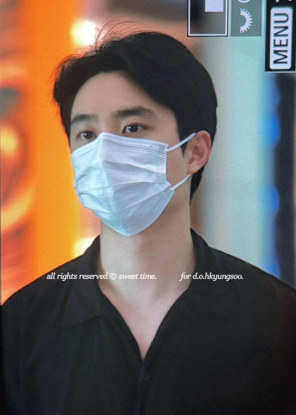 7 Potret D.O EXO Berangkat ke Indonesia untuk Konser BLOOM