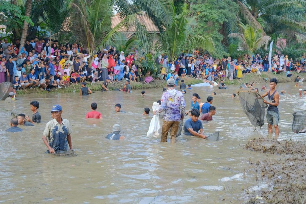 Tradisi Bekarang Warga Muba, Usai Seruput Kopi Langsung Tangkap Ikan