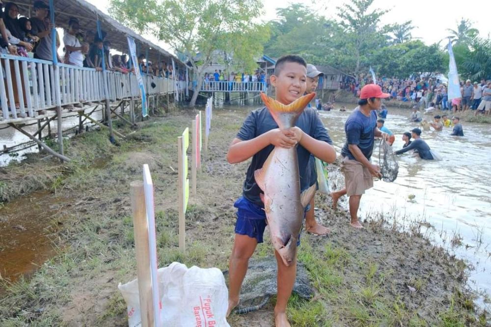 Tradisi Bekarang Warga Muba, Usai Seruput Kopi Langsung Tangkap Ikan