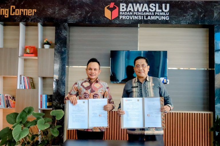 Bawaslu Lampung Launching Pojok Literasi Pertama di Indonesia