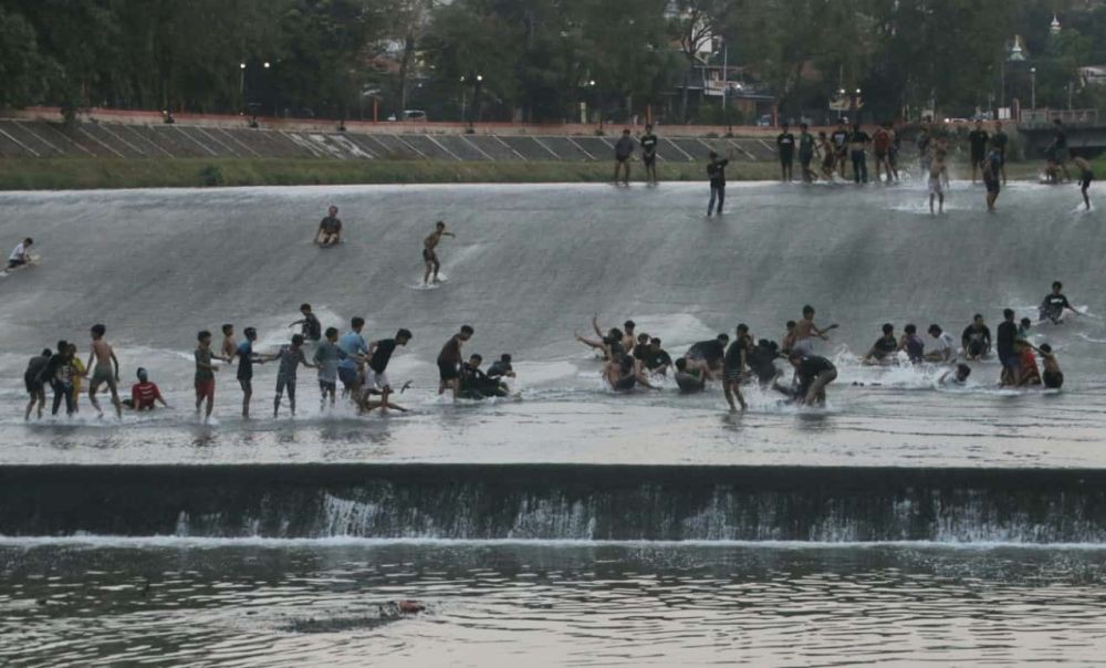 Viral Seluncuran di Bendungan Pleret Semarang, Ingat Jaga Keselamatan