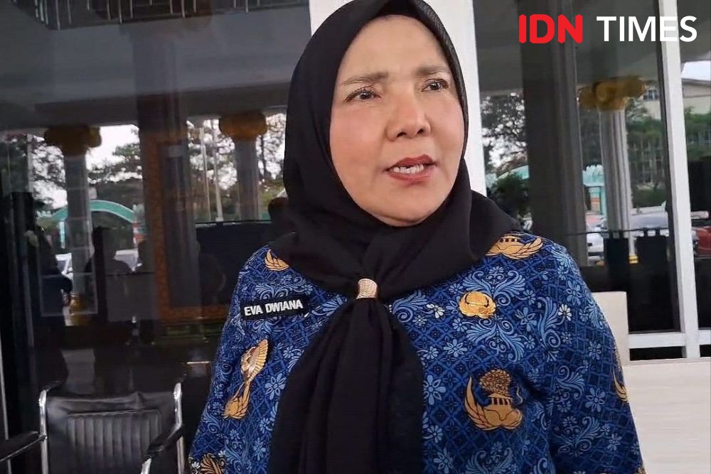 Eva Dwiana-Deddy Daftar ke KPU Bandar Lampung 28 Agustus 