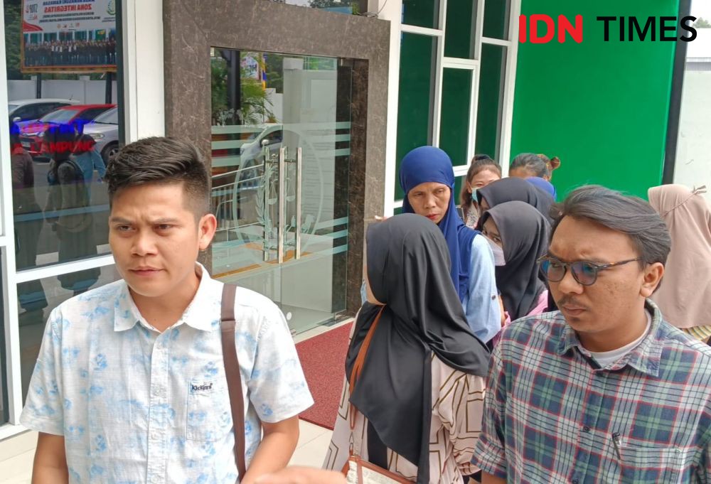 Ngaku Korban Kredit Fiktif Bank BUMN, Emak-emak Geruduk Kejari Balam