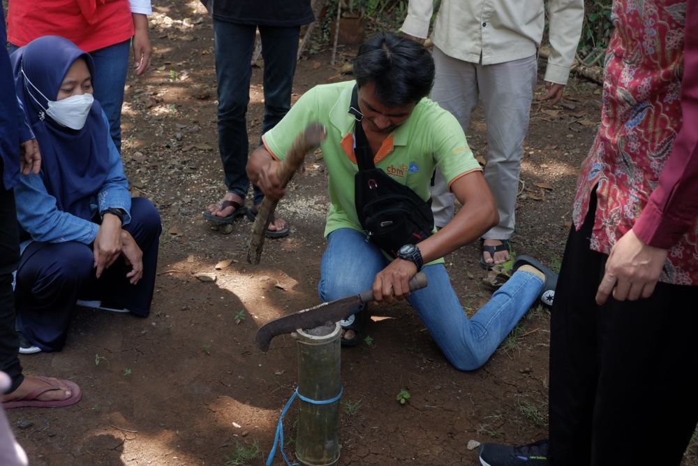 Mahasiswa UGM Berdayakan Kelompok Difabel Budidaya Lebah Klanceng