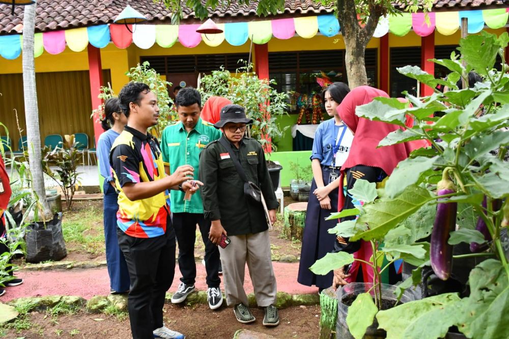 Uji Coba Makan Siang Bergizi, Siswa SD di Semarang Santap Bakso Lele