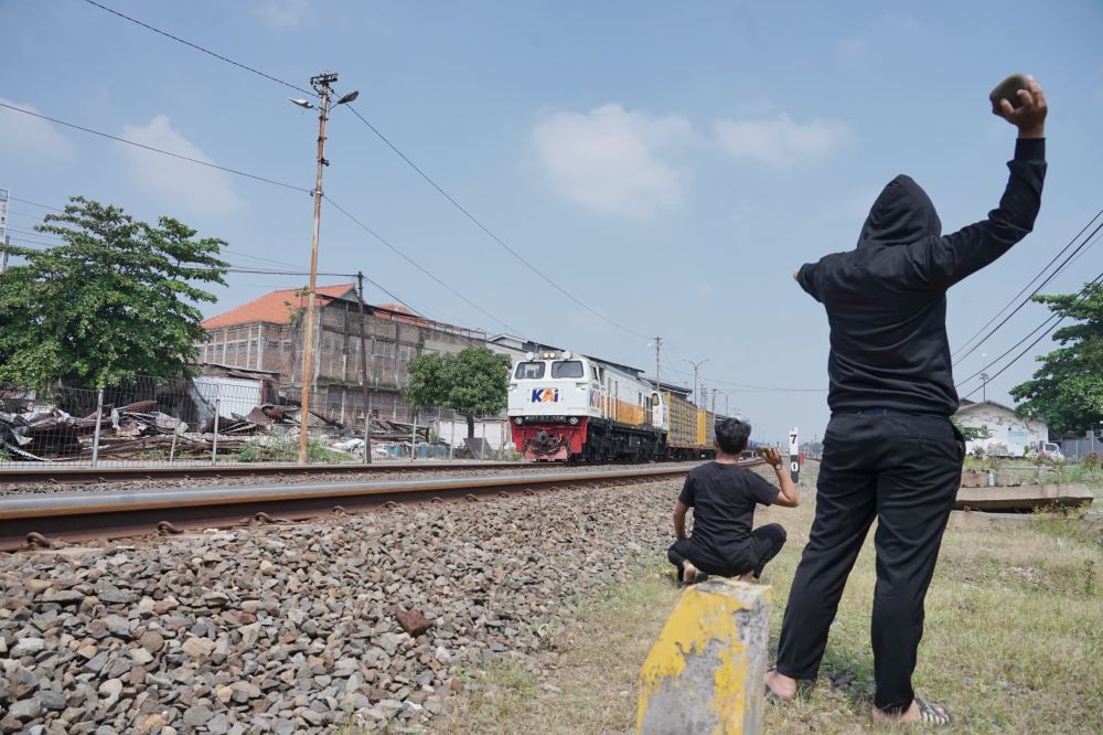 KA Matarmaja, KA Dharmawangsa Dilempari Batu, KAI Bakal Tindak Pelaku