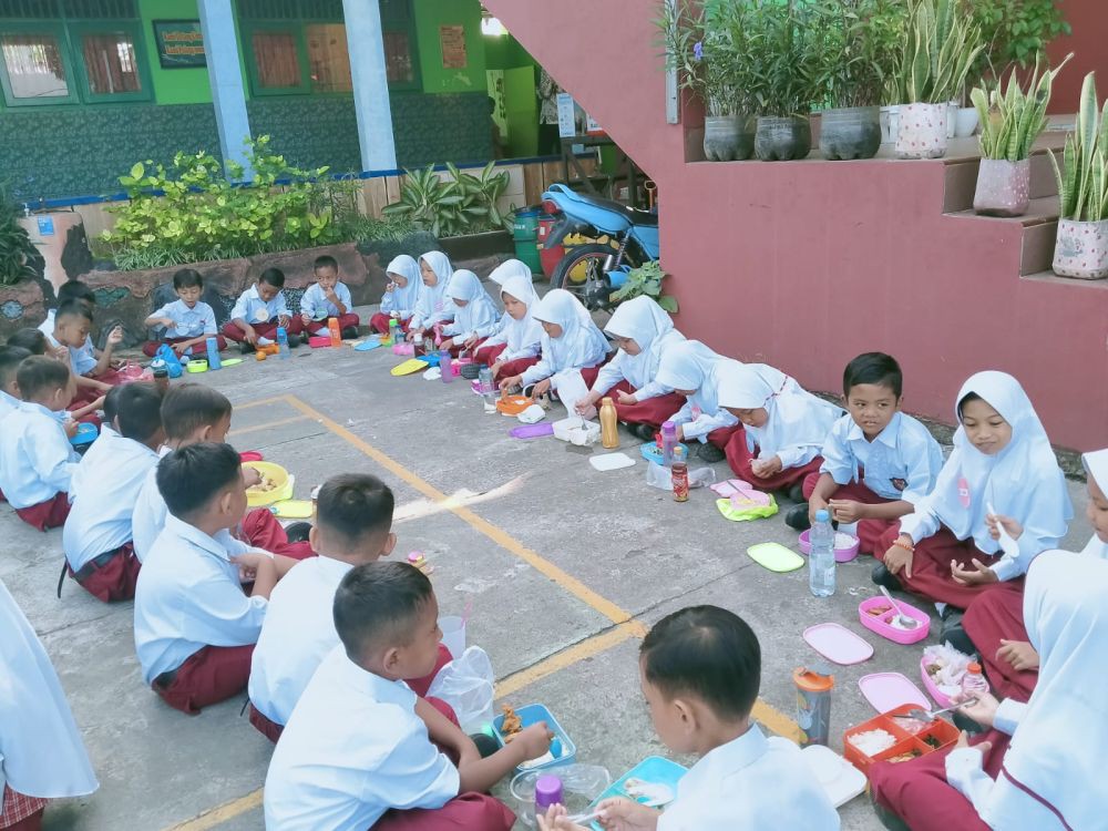 Siswa SDN Tugurejo Semarang Tunjukkan Makan Bergizi Murah Meriah, Ini Menunya