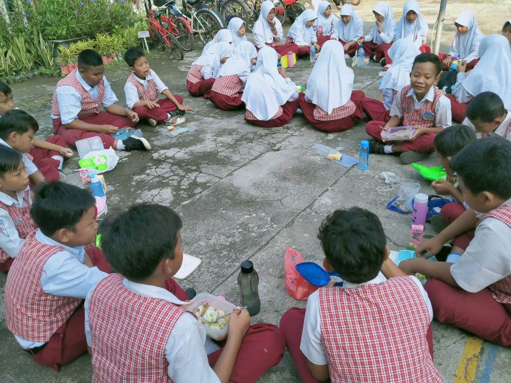 Siswa SDN Tugurejo Semarang Tunjukkan Makan Bergizi Murah Meriah, Ini Menunya