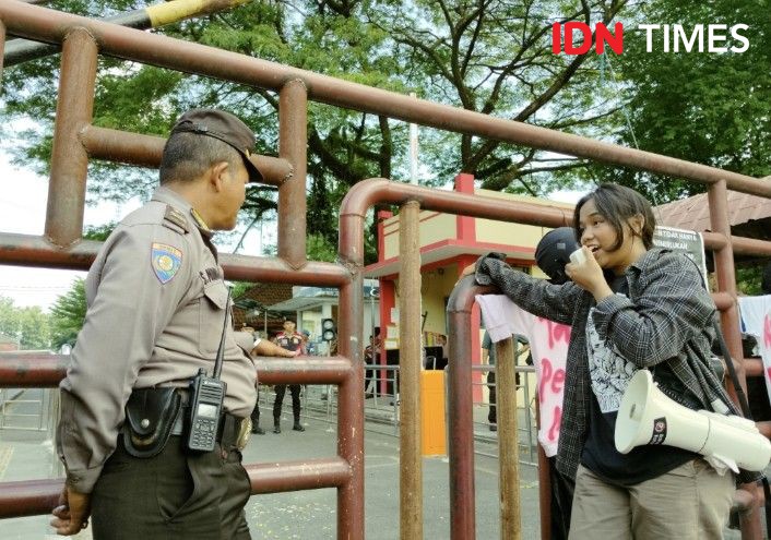 KKJ dan Aksi Kamisan Geruduk Polda Sumut, Desak Koptu HB Ditangkap