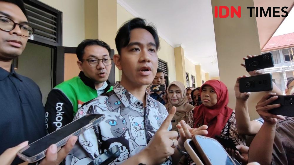 Gibran Tinjau Makan Bergizi Gratis di Solo, Siap Terima Masukan