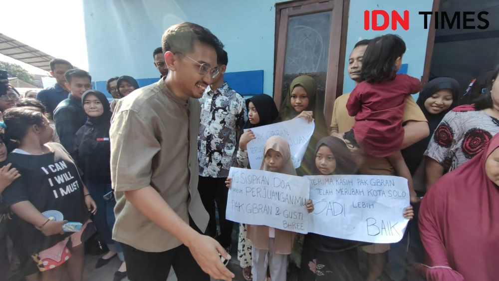 Gibran Blusukan Bareng Gusti Bhre, Bantah Endorse Calon Walikota Solo