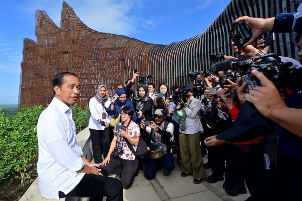 Dua Hari Jokowi Berkantor Di IKN: Rapat Hingga Tinjau Hotel