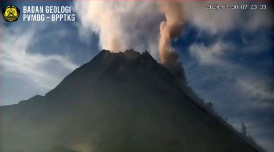 Gunung Merapi Luncurkan Awan Panas Guguran Kamis Siang