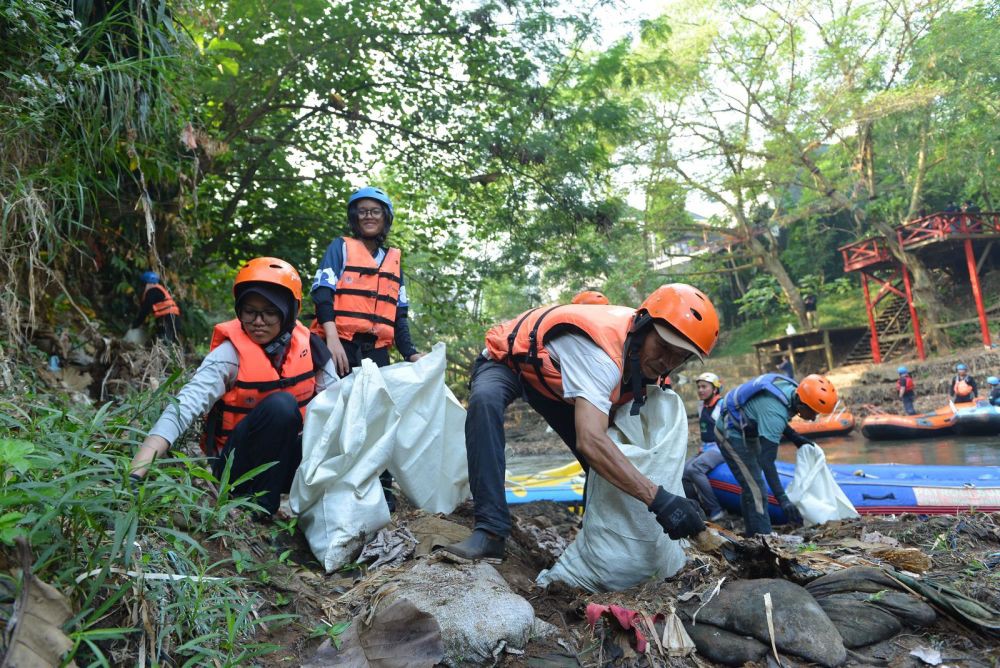 Dukung Pemulihan Sungai Ciliwung, PGN Angkut 7.956 Kg Sampah