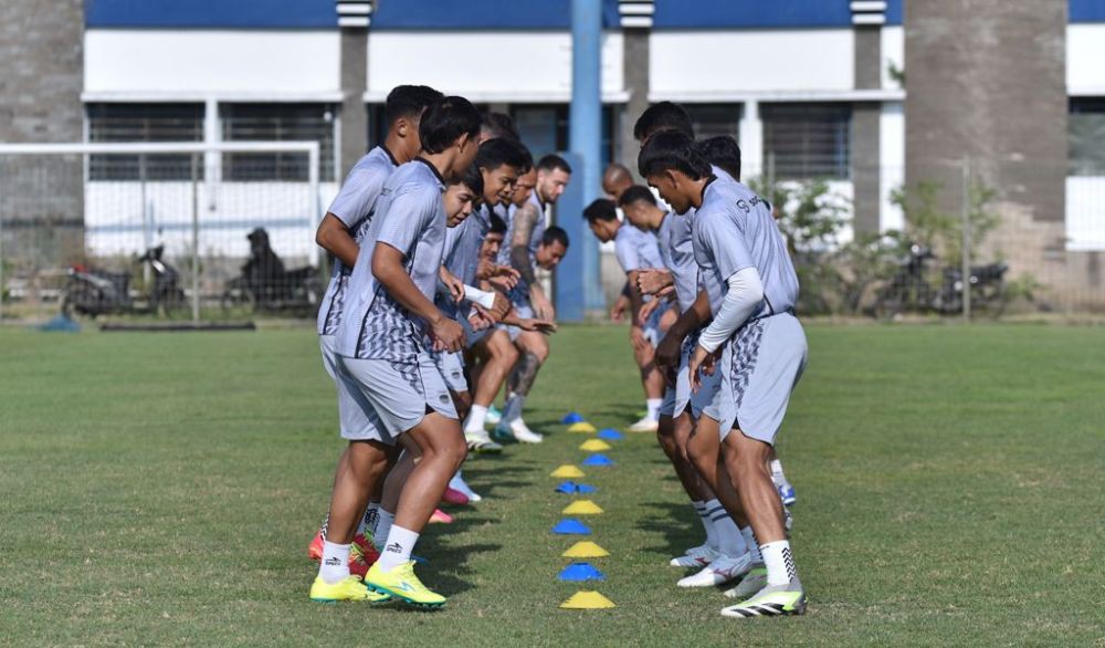 Coach Bojan Beri Sinyal Persib akan Pinjamkan Empat Pemain Musim Ini 