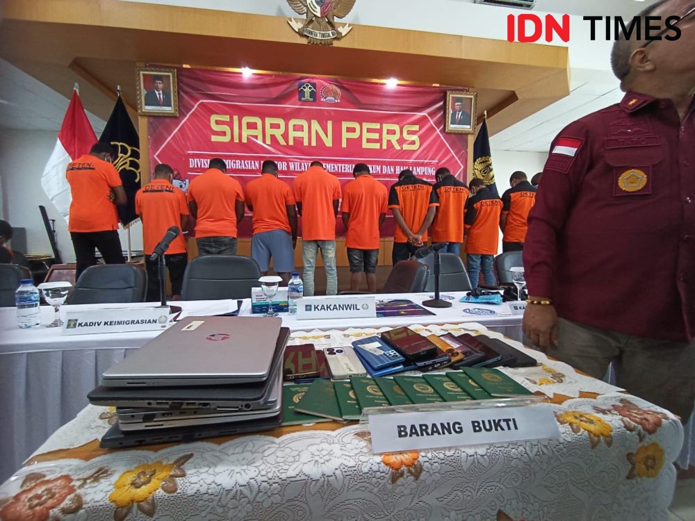 Overstay dan Love Scamming, 12 WNA Nigeria Diciduk Imigrasi Lampung