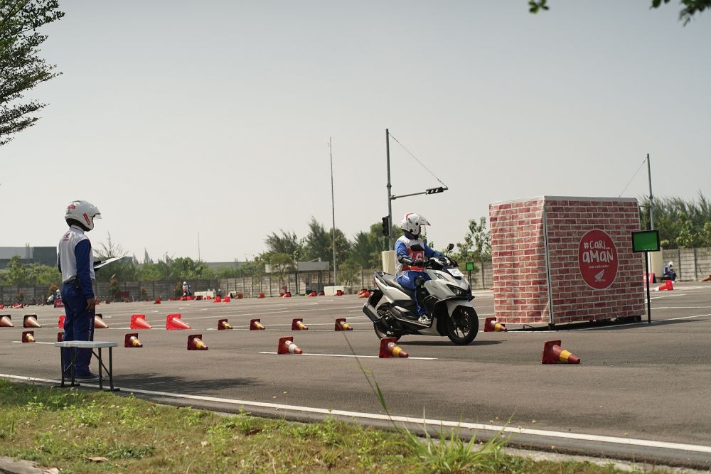 Ratusan Mahasiswa Medan Ikut Seminar Safety Riding Honda