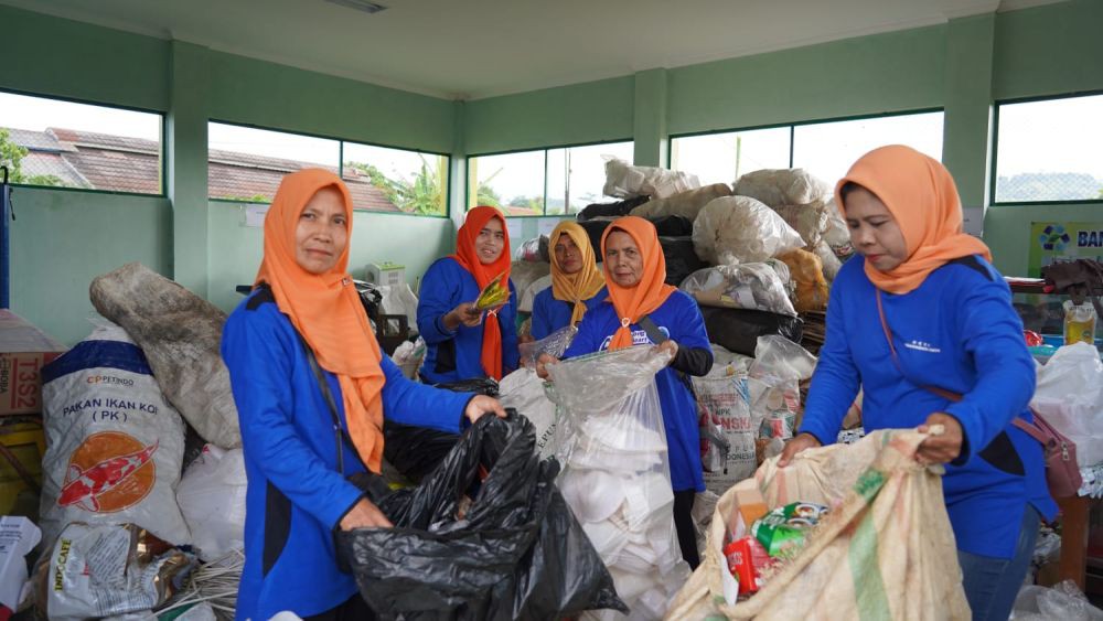 Bantu Olah Sampah, BRI Beri Mesin Pengolah dan Mobil ke Warga Ciamis