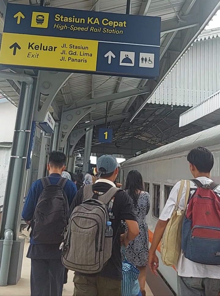 Serunya Naik Kereta Bandung Raya, Berwisata Murah Bersama Keluarga 