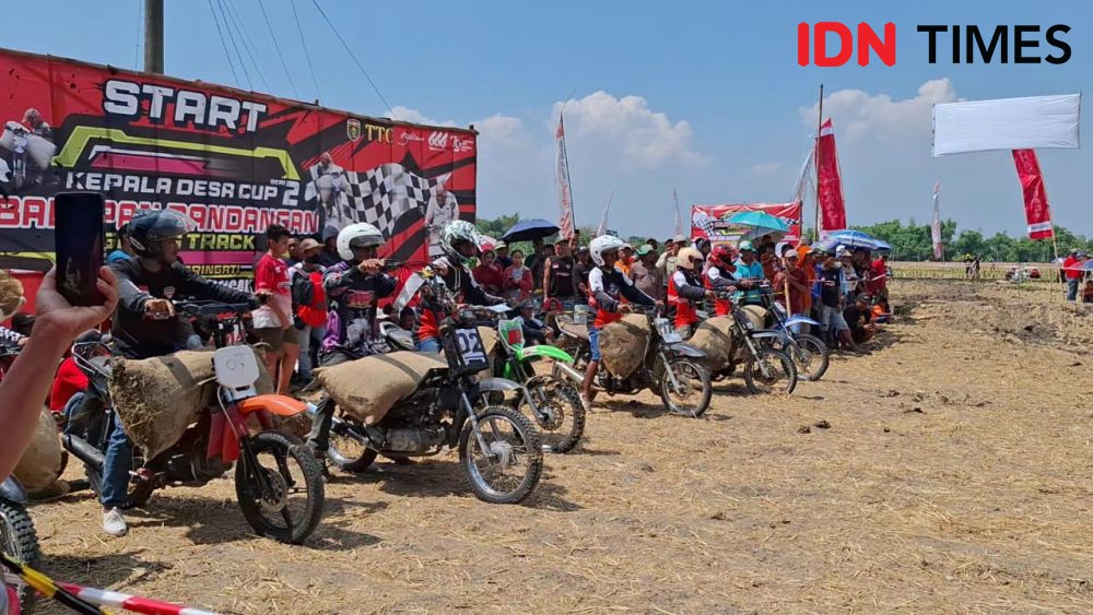 Keseruan Balapan Ojek Gabah Peringatan HUT RI Ke-79 di Ngawi