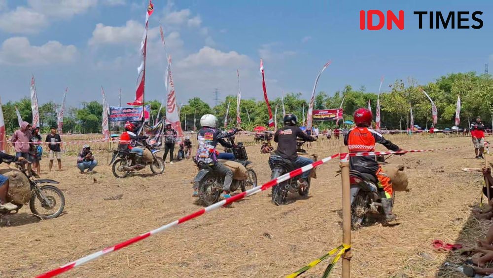 Keseruan Balapan Ojek Gabah Peringatan HUT RI Ke-79 di Ngawi