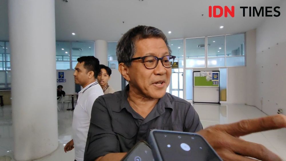 Tuduhan Rocky Gerung Tiap Sabtu Didatangi Menteri, Gibran: Hoax