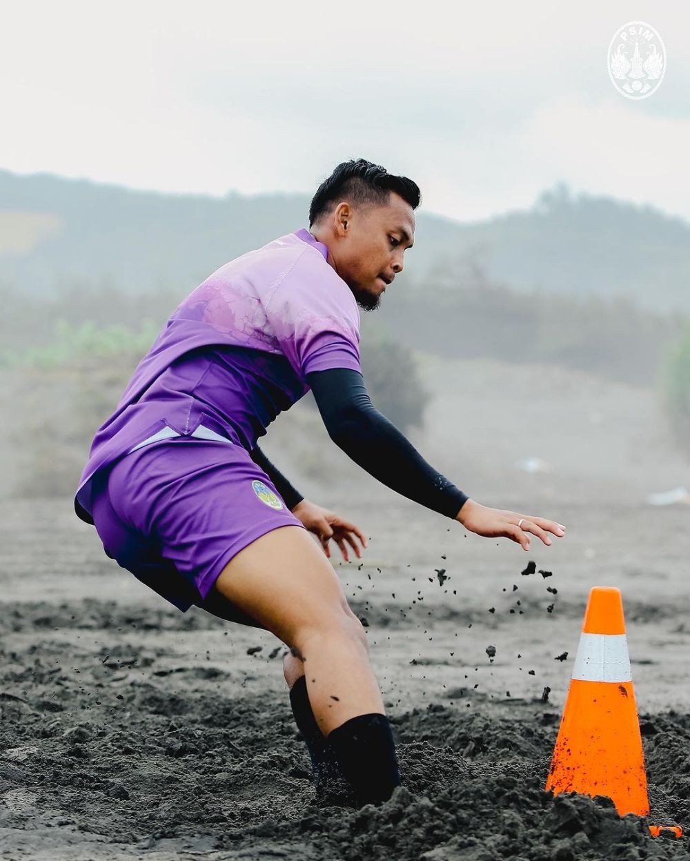 Genjot Fisik, PSIM Yogyakarta Latihan di Pantai Parangkusumo