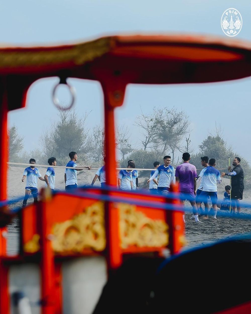 Genjot Fisik, PSIM Yogyakarta Latihan di Pantai Parangkusumo