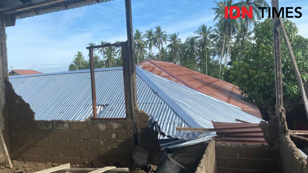 Angin Puting Beliung Terjang 27 Rumah di Pontianak