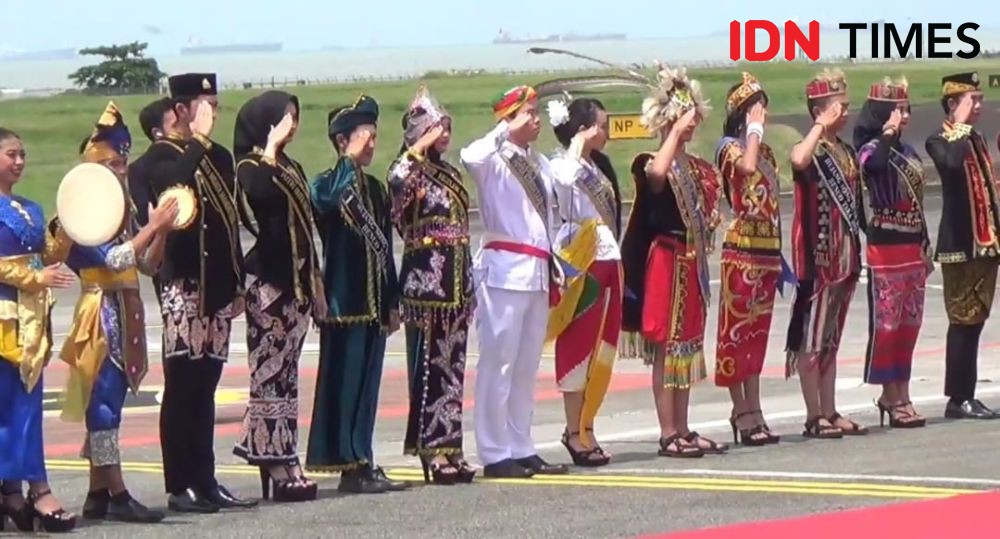 Bendera Pusaka dan Teks Proklamasi Diarak dari Balikpapan ke IKN