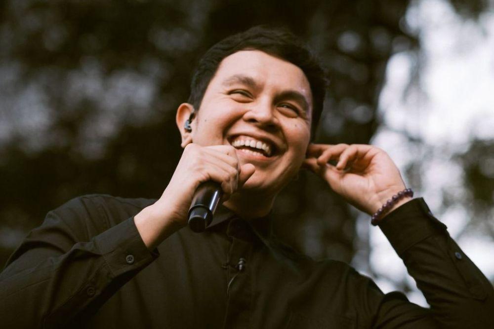 Lirik Lagu Jatuh Cinta - Tulus