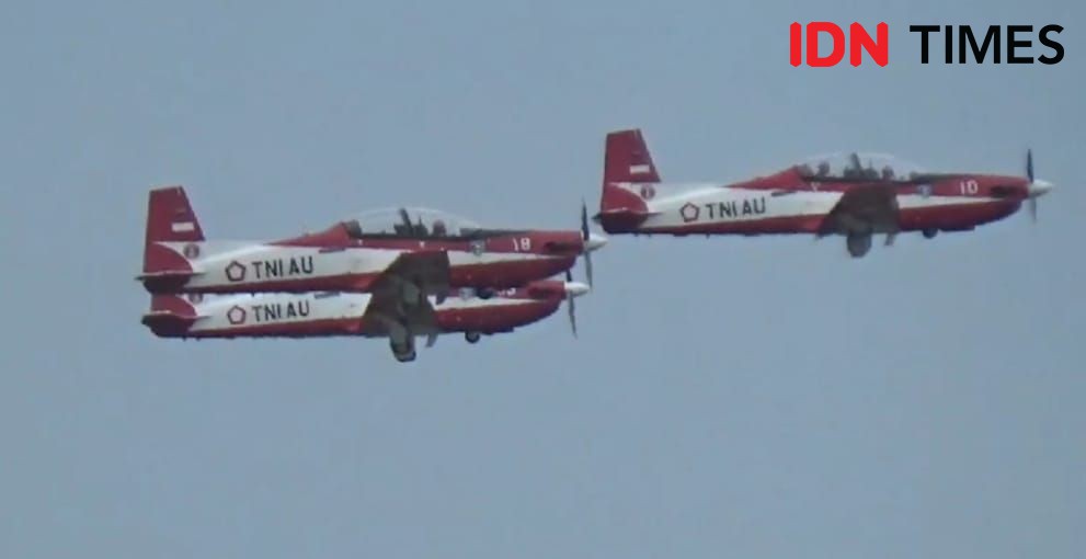 Tim Aerobatik Indonesia Unjuk Skill di Bali International Airshow