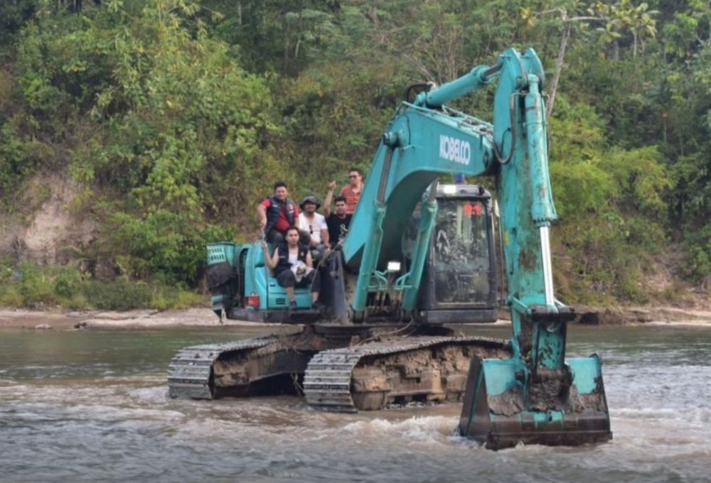 Polisi Geledah 3 Rumah Mewah Bos Tambang Batubara di Muara Enim