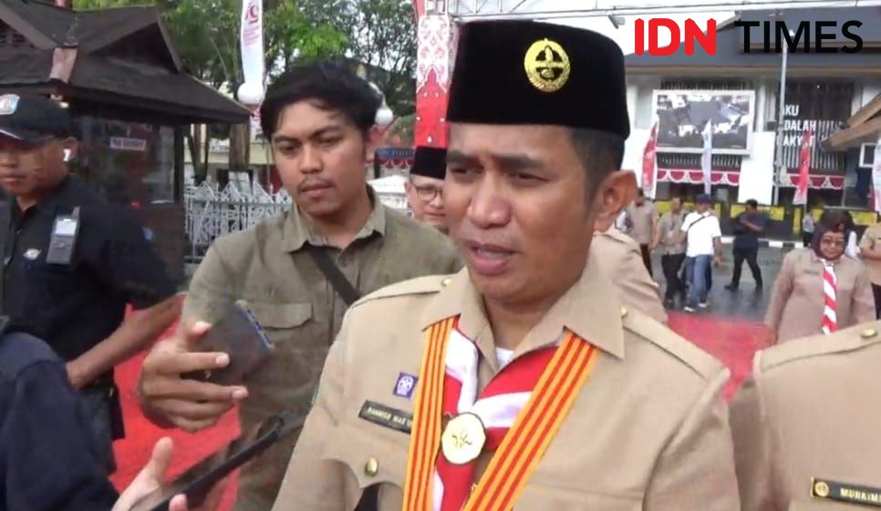 Wali Kota Balikpapan Bagi 7 Ribu Bendera Merah Putih untuk HUT RI