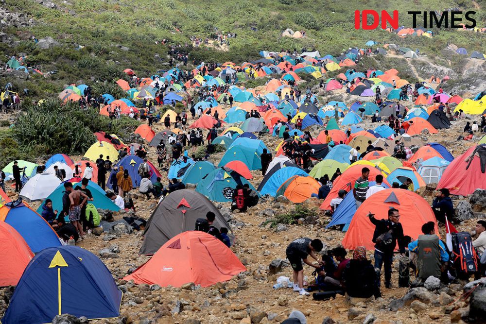 Meriahnya Perayaan Hari Kemerdekaan RI di Puncak Gunung Sibayak