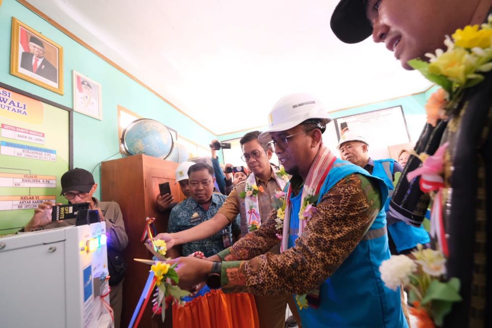 SuperSUN PLN Akhiri Ketergantungan Genset di Pulau Terluar Pangkep