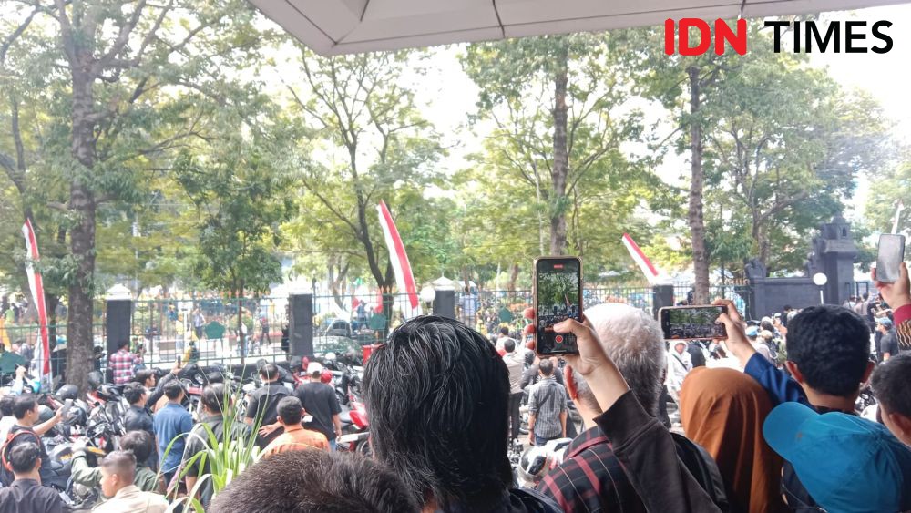 Sejumlah Mahasiswa Terluka saat Demo di DPRD Jateng, Dibawa ke RS