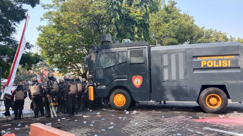 Kronologi Ricuh Demonstrasi Mahasiswa Dukung Putusan MK di Semarang