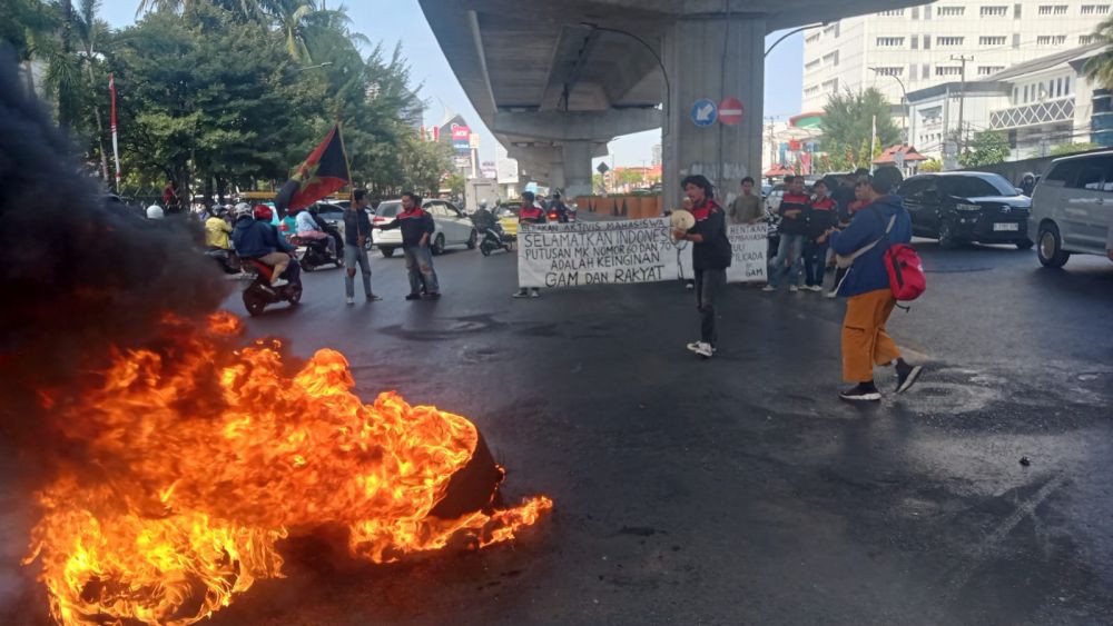 Iriana Jokowi Asyik Joget di Makassar saat Ramai Demo Kawal Putusan MK