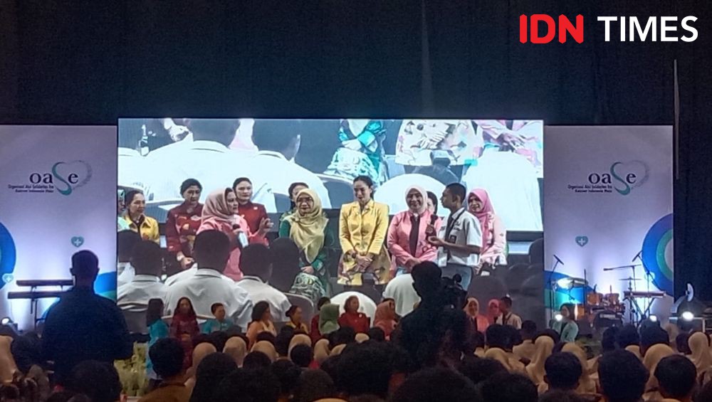 Iriana Jokowi Asyik Joget di Makassar saat Ramai Demo Kawal Putusan MK