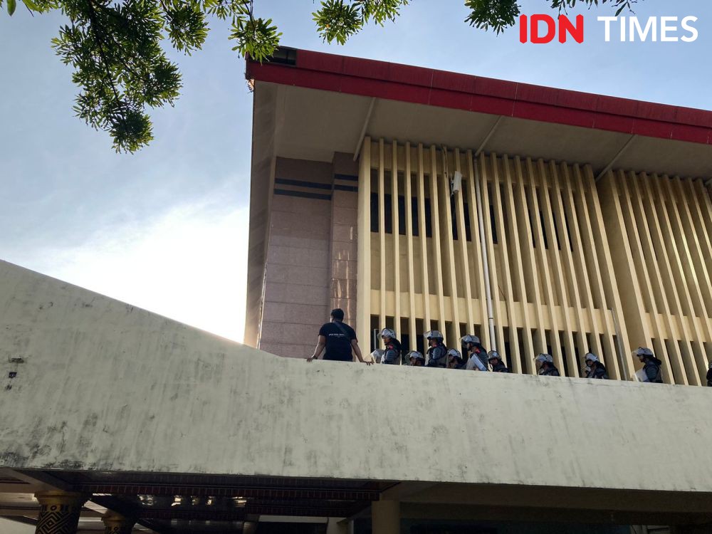 Pendemo Jebol Pintu-Tembok DPRD Sulsel, LBH: Rakyat Pemilik Kekuasaan