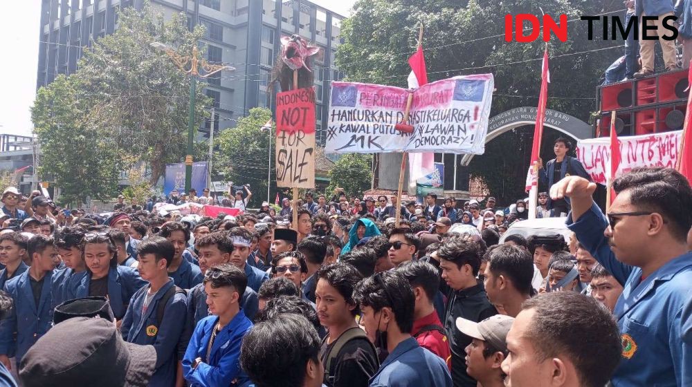 Kawal Putusan MK, Demo Mahasiswa dan Pelajar di Kantor DPRD NTB Ricuh