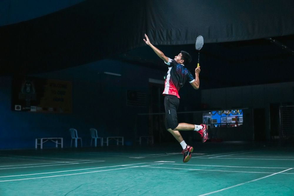5 Perbedaan Sepatu Tenis dan Badminton, Jangan Disamakan