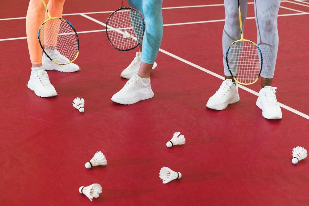 5 Perbedaan Sepatu Tenis dan Badminton, Jangan Disamakan