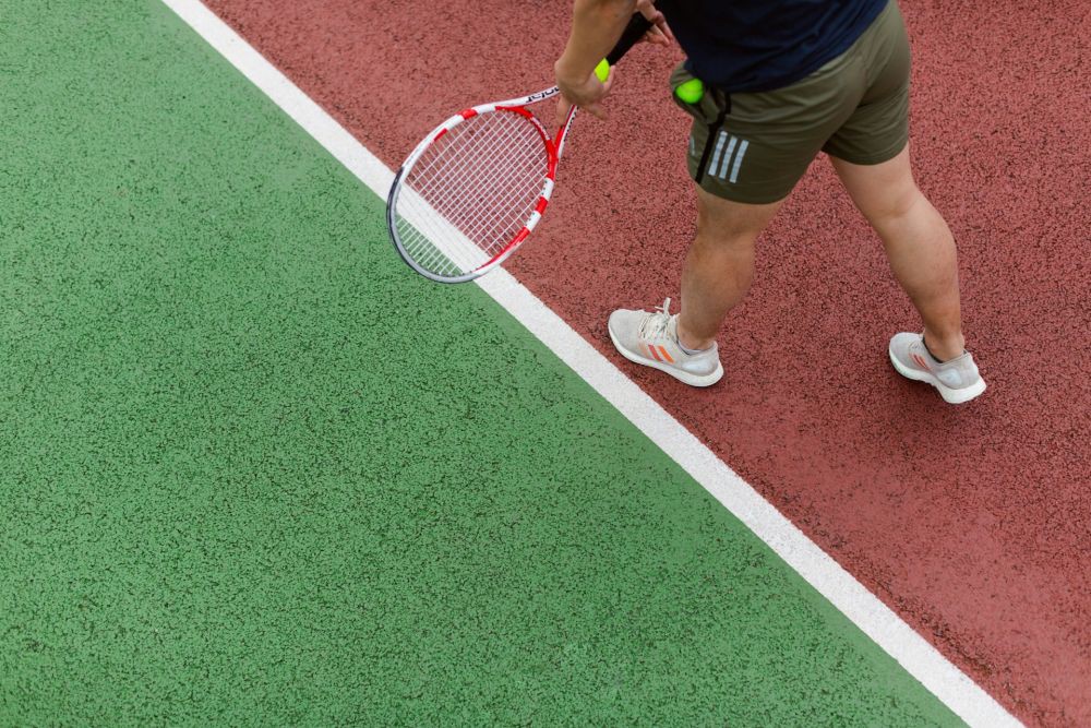 5 Perbedaan Sepatu Tenis dan Badminton, Jangan Disamakan